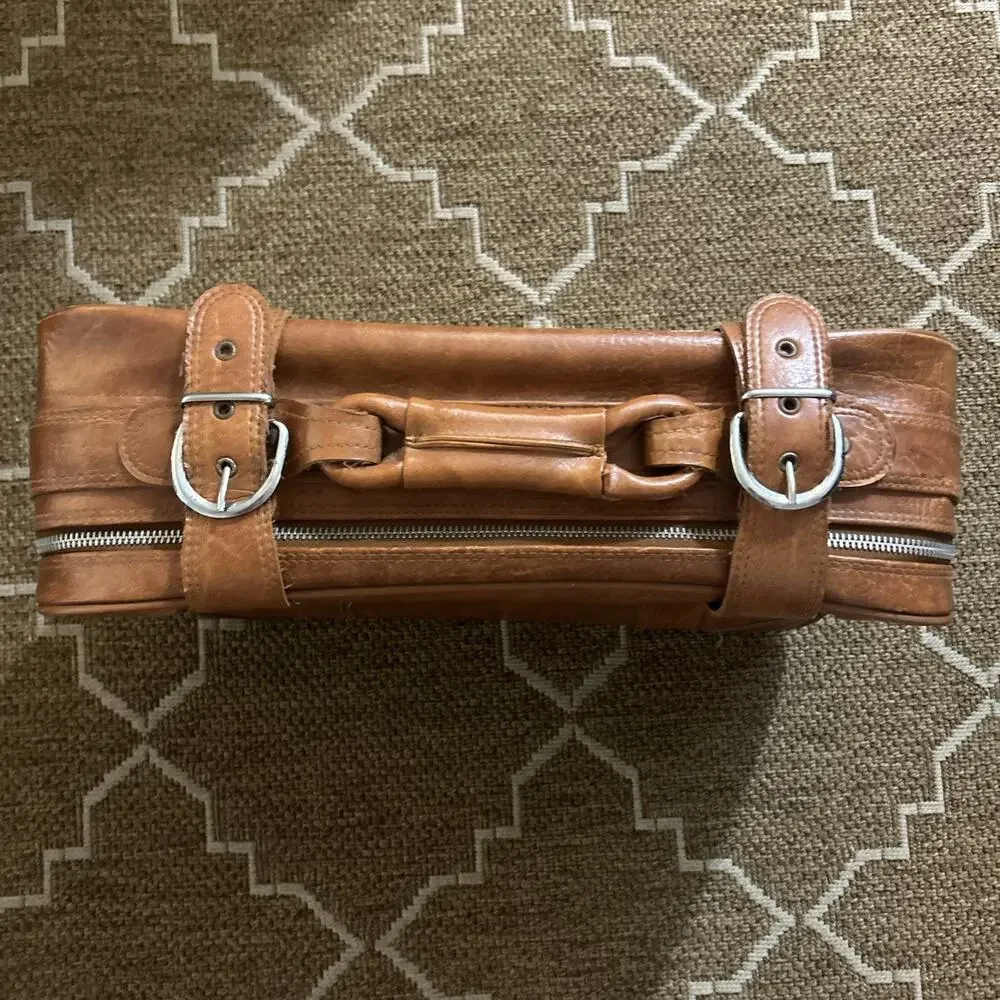Vintage World Traveler 2-Piece Leather Nesting Luggage Set Good Pre Owned Set!